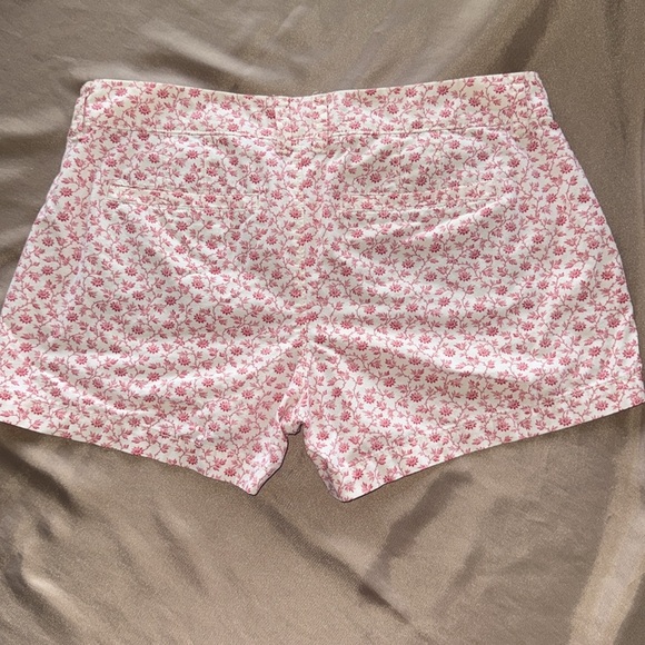 Old Navy Everyday Red Floral Pattern Shorts 3” Inseam Cotton Twill Sz 4 - Picture 2 of 8